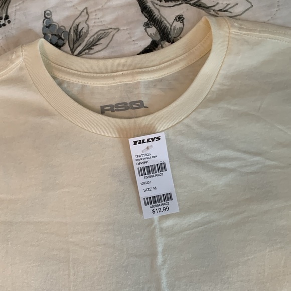 Sleeveless tee - Picture 2 of 3